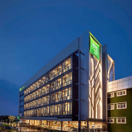 Ibis Styles Jakarta Sunter Buitenkant foto