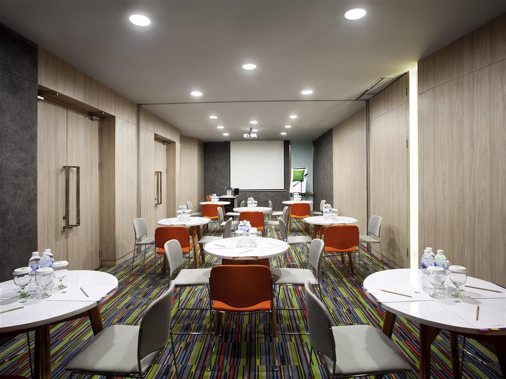 Ibis Styles Jakarta Sunter Buitenkant foto