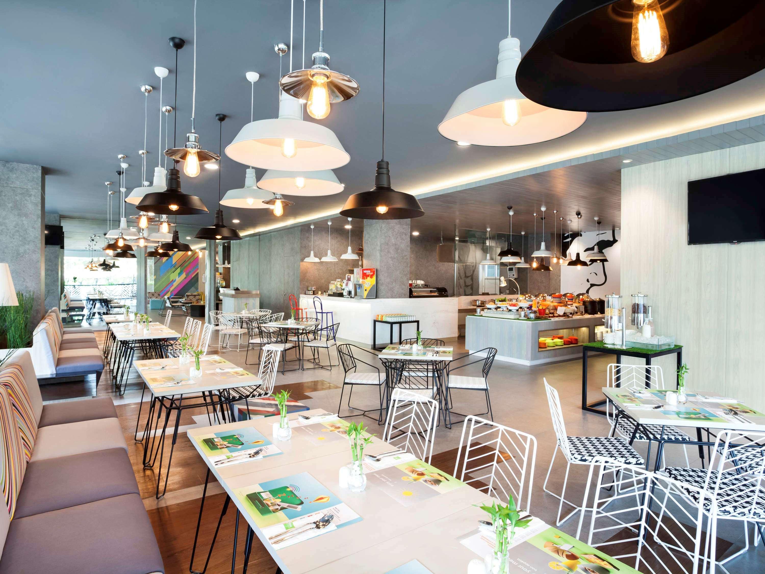 Ibis Styles Jakarta Sunter Buitenkant foto