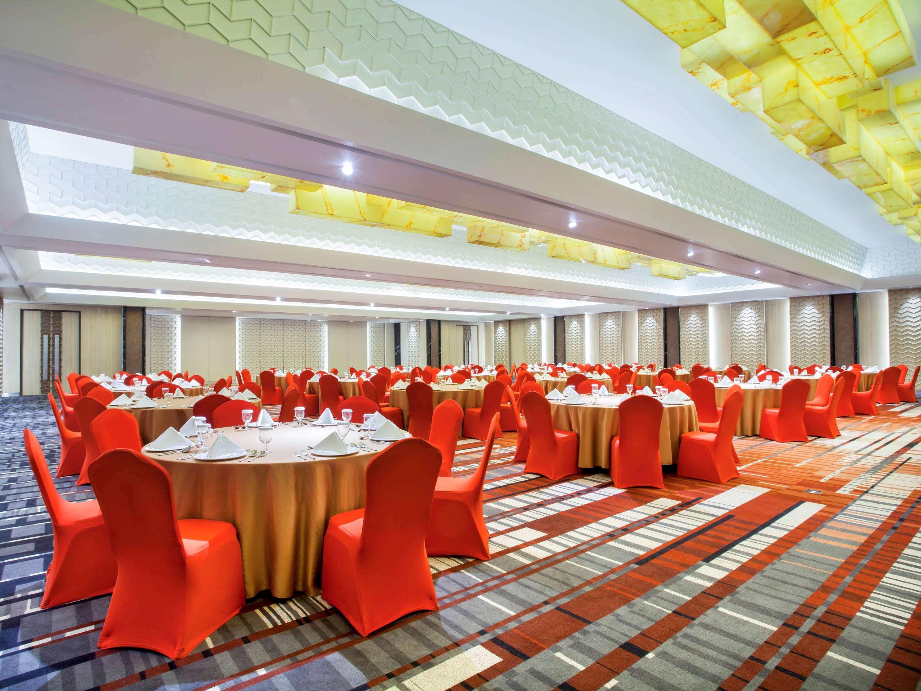 Ibis Styles Jakarta Sunter Buitenkant foto