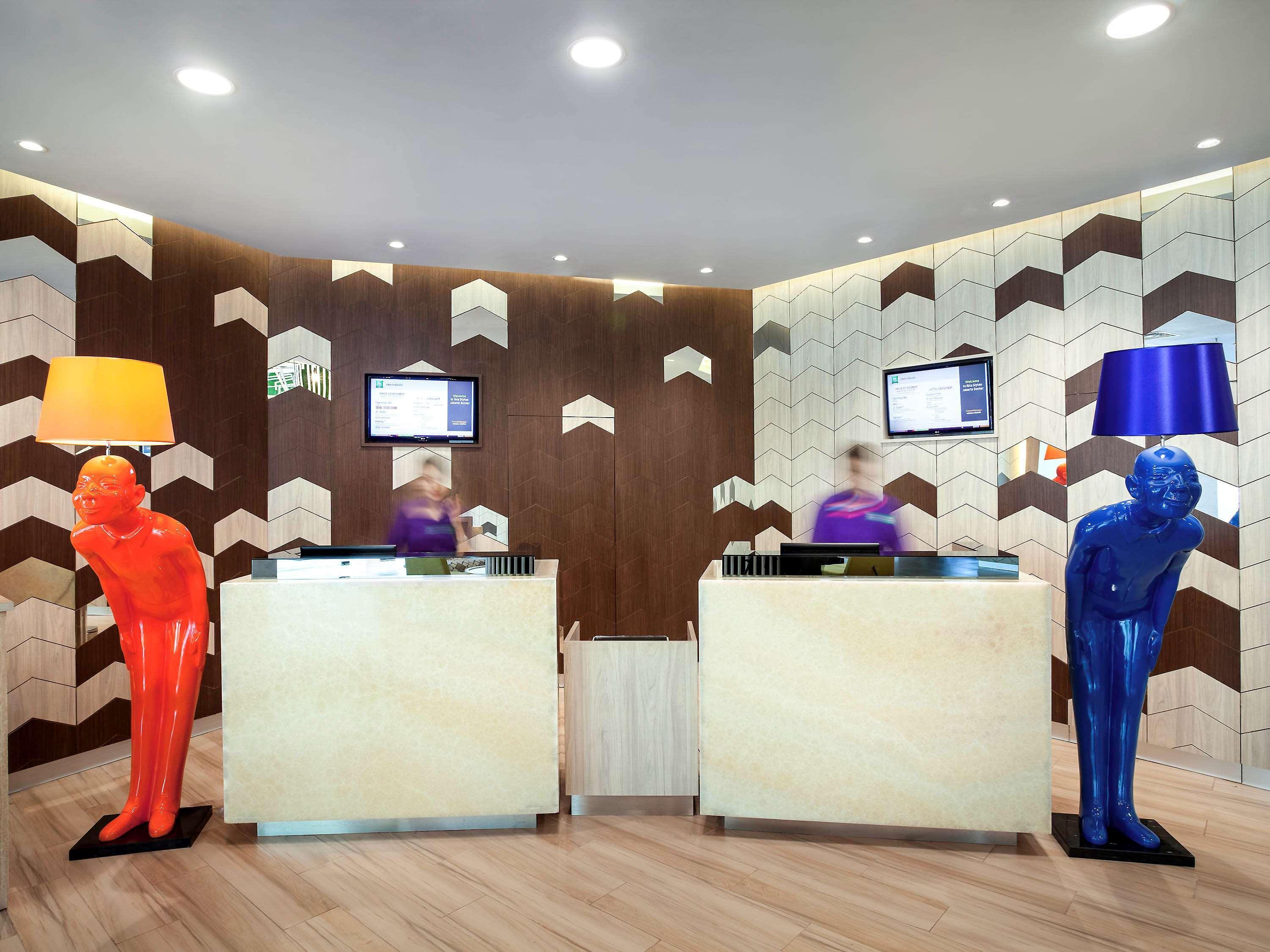 Ibis Styles Jakarta Sunter Buitenkant foto