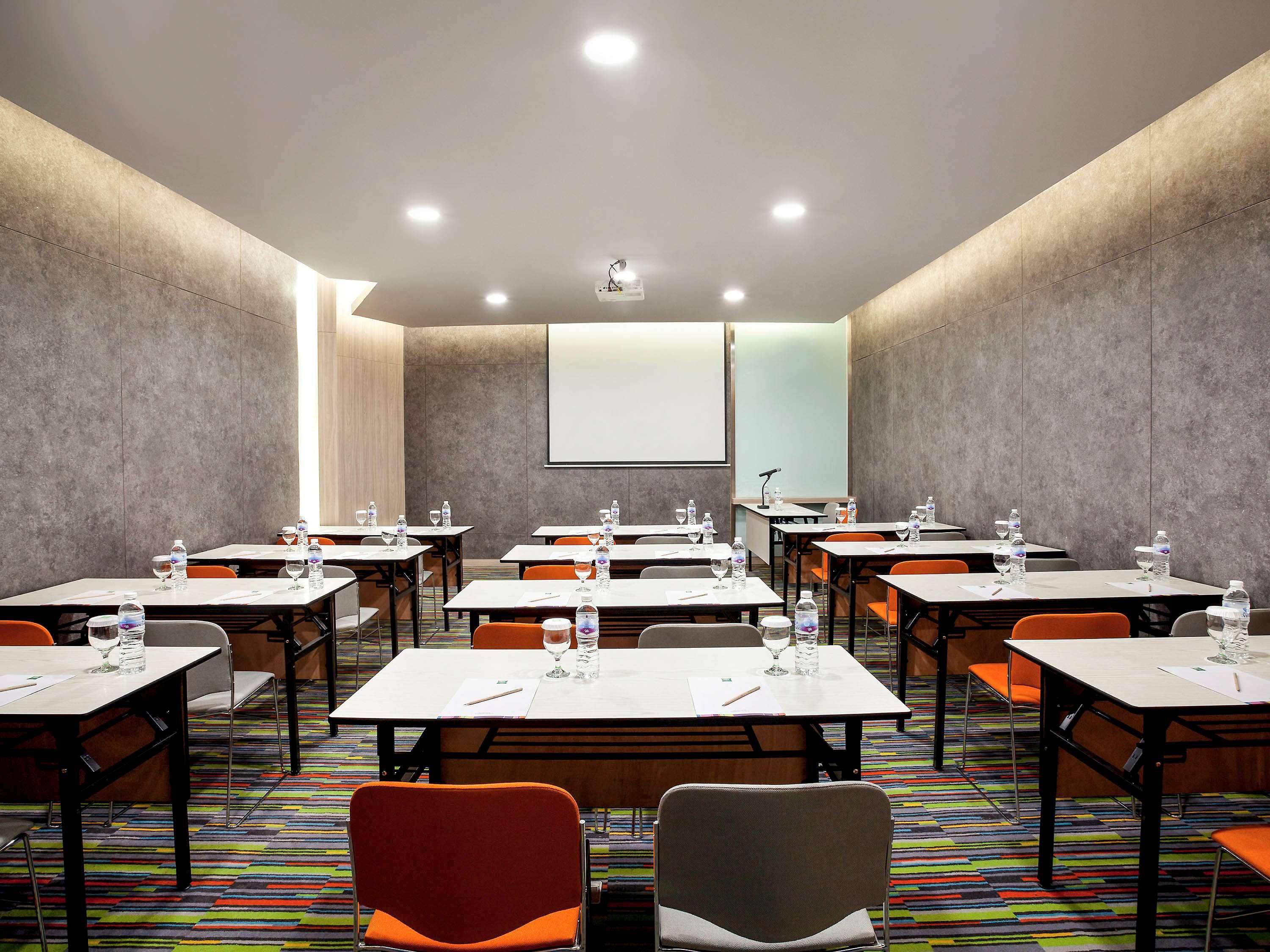 Ibis Styles Jakarta Sunter Buitenkant foto