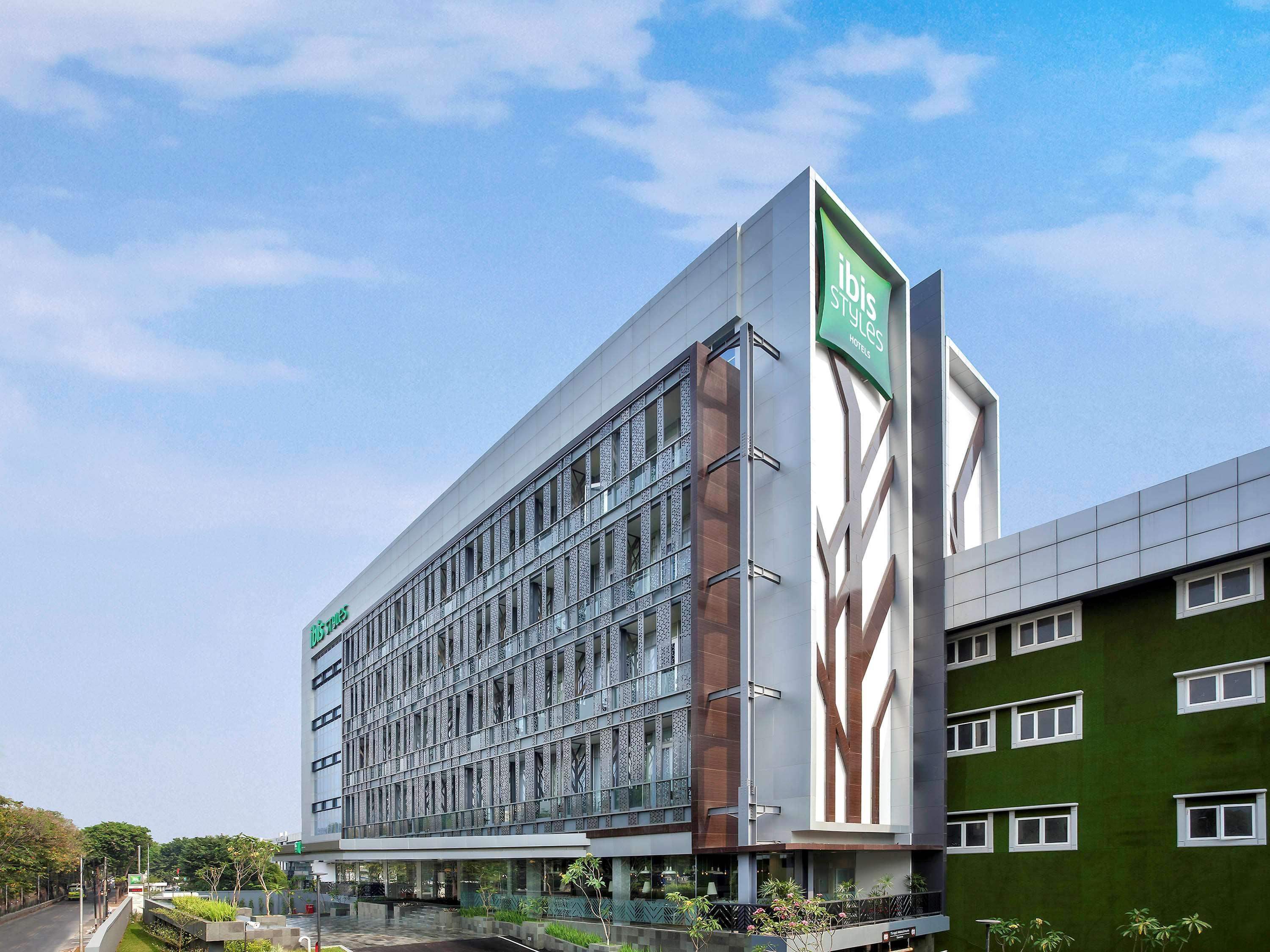 Ibis Styles Jakarta Sunter Buitenkant foto