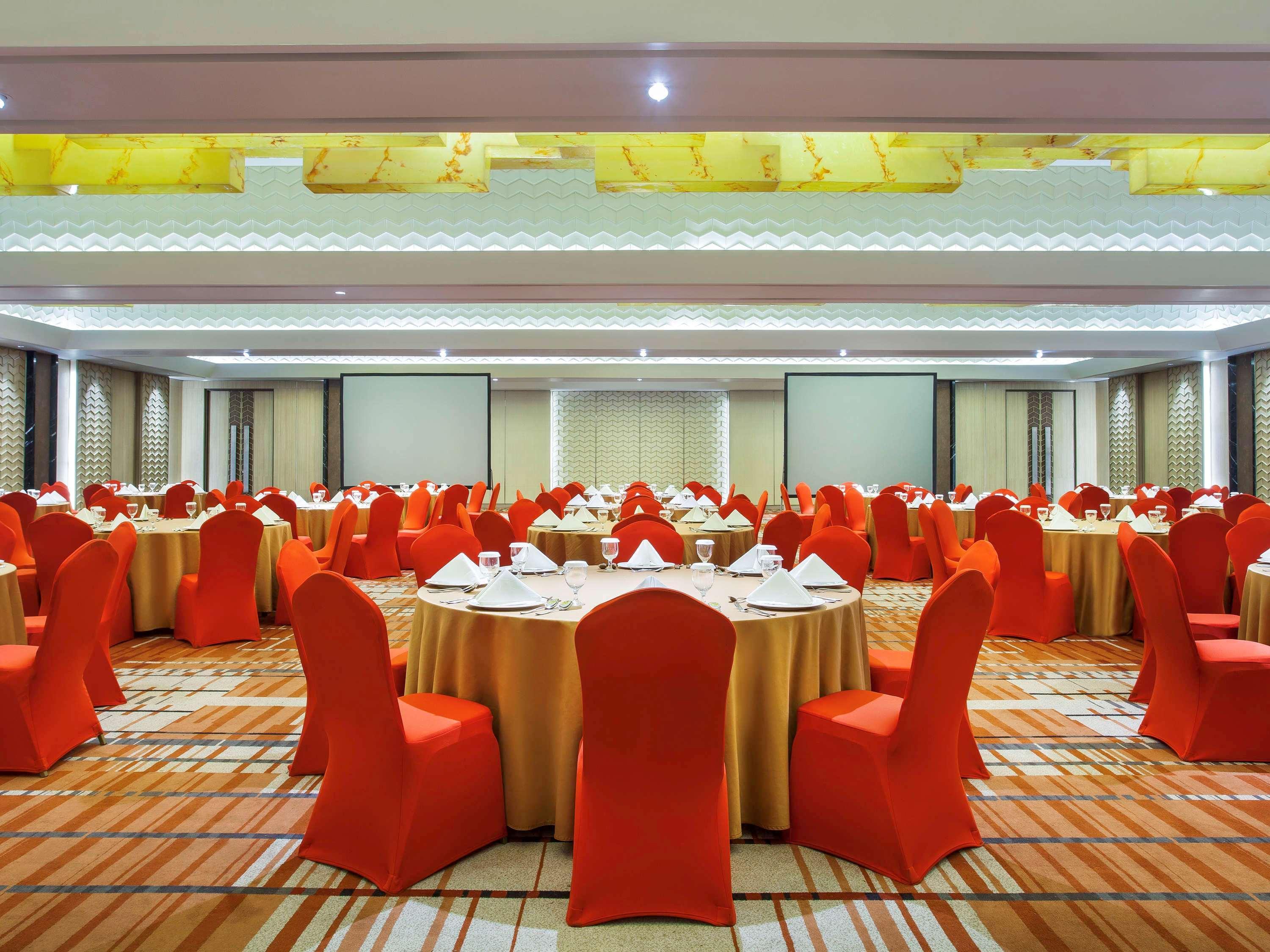 Ibis Styles Jakarta Sunter Buitenkant foto