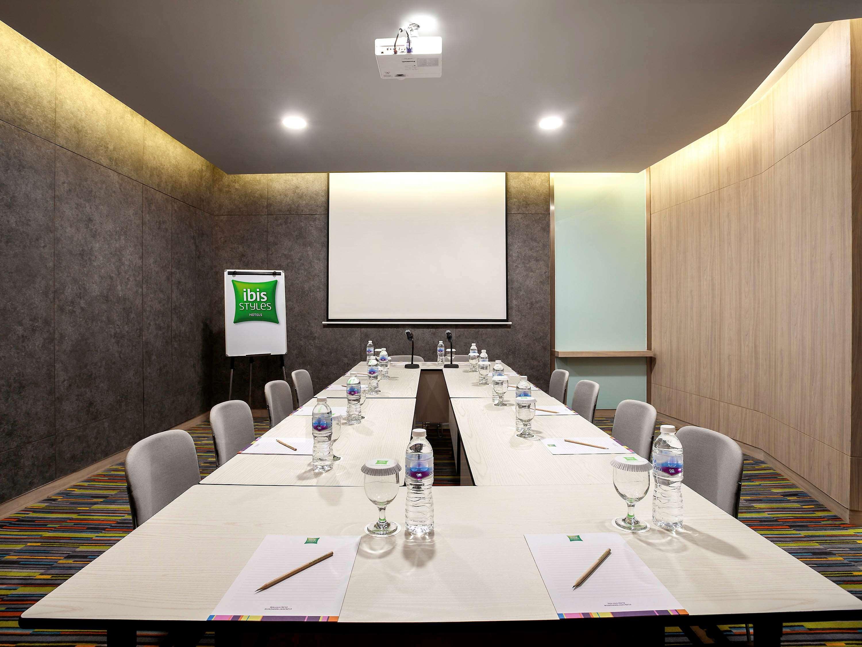 Ibis Styles Jakarta Sunter Buitenkant foto