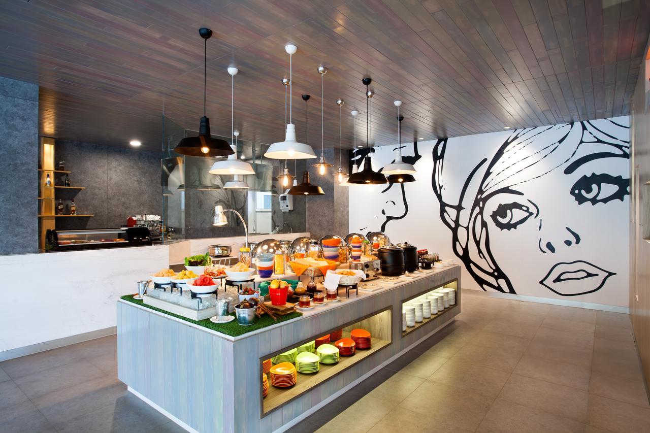 Ibis Styles Jakarta Sunter Buitenkant foto
