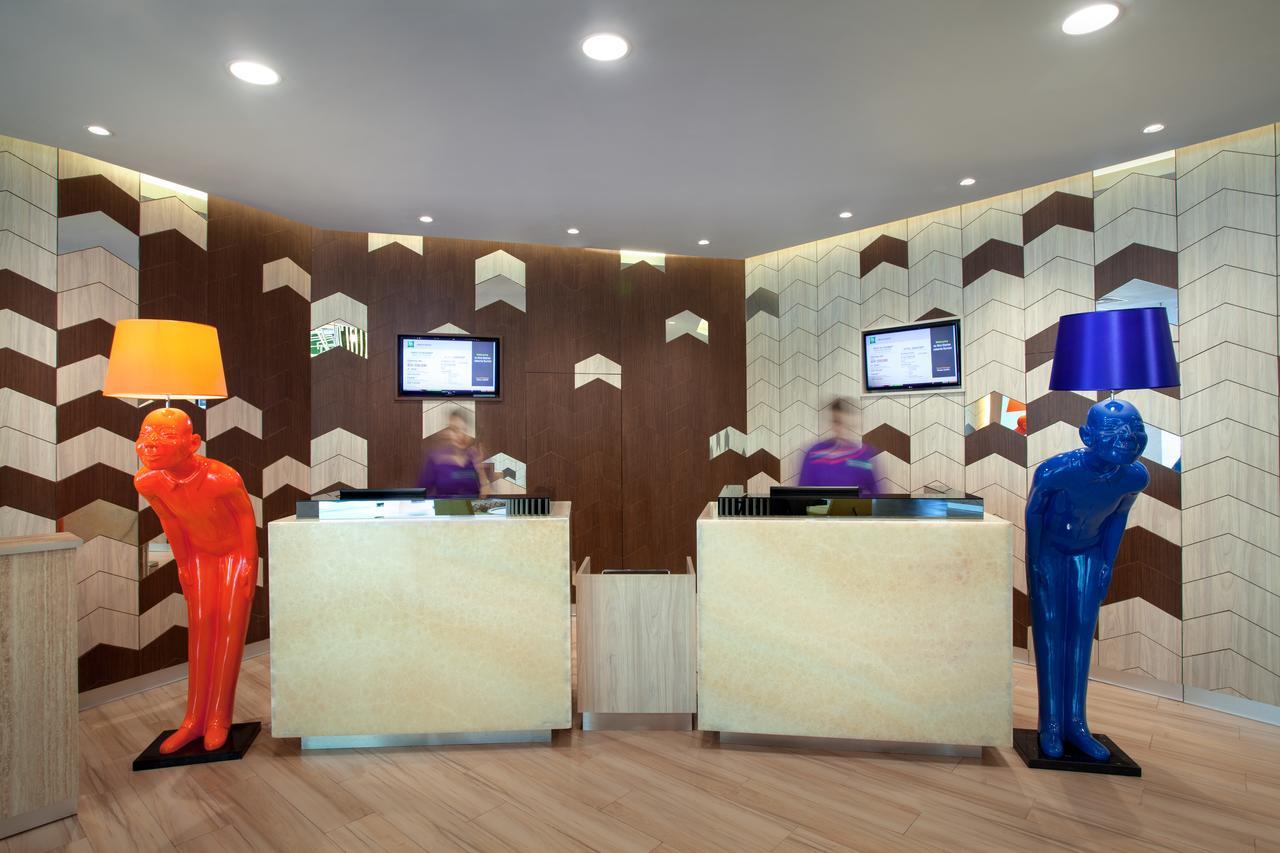 Ibis Styles Jakarta Sunter Buitenkant foto