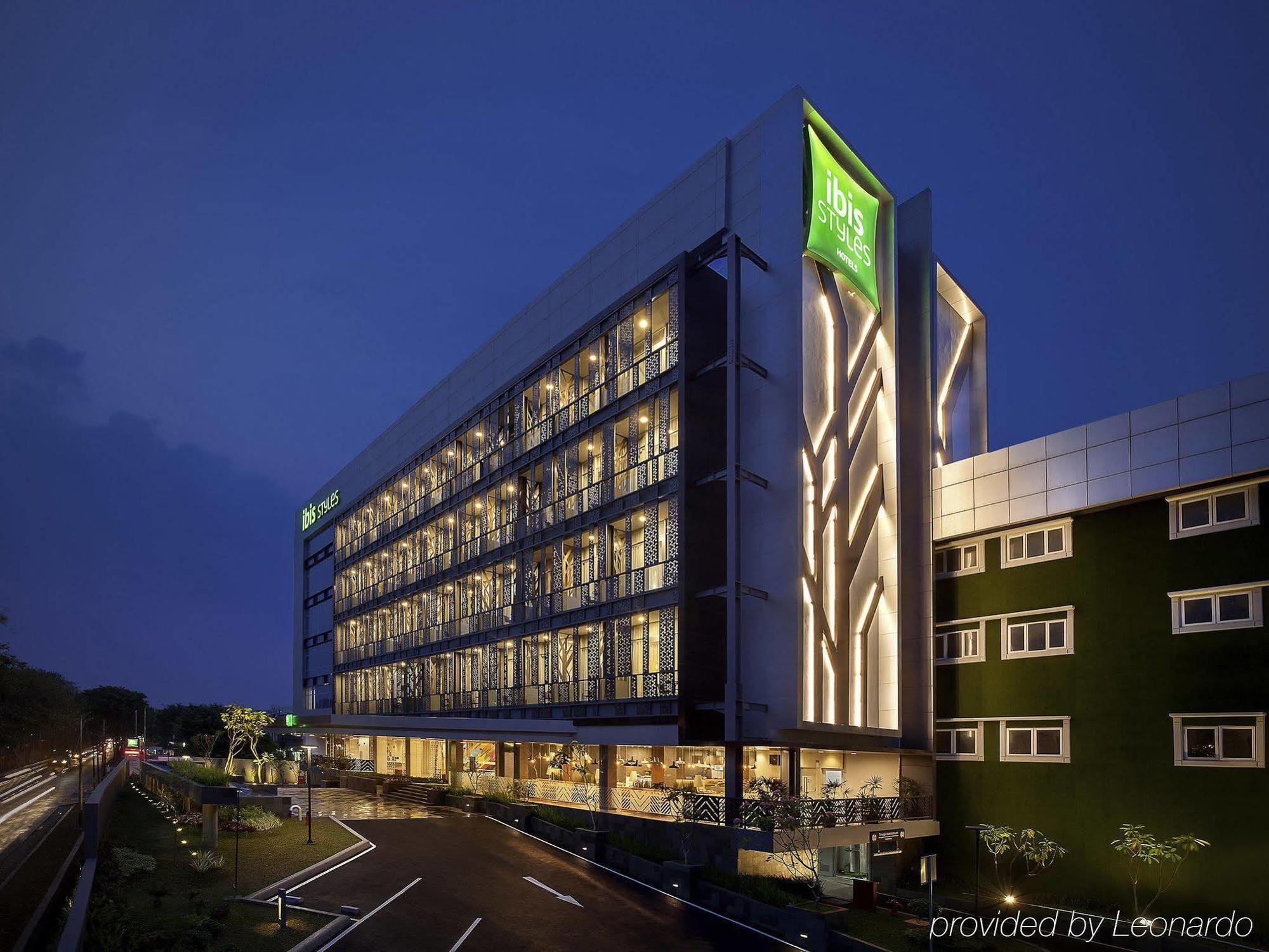 Ibis Styles Jakarta Sunter Buitenkant foto