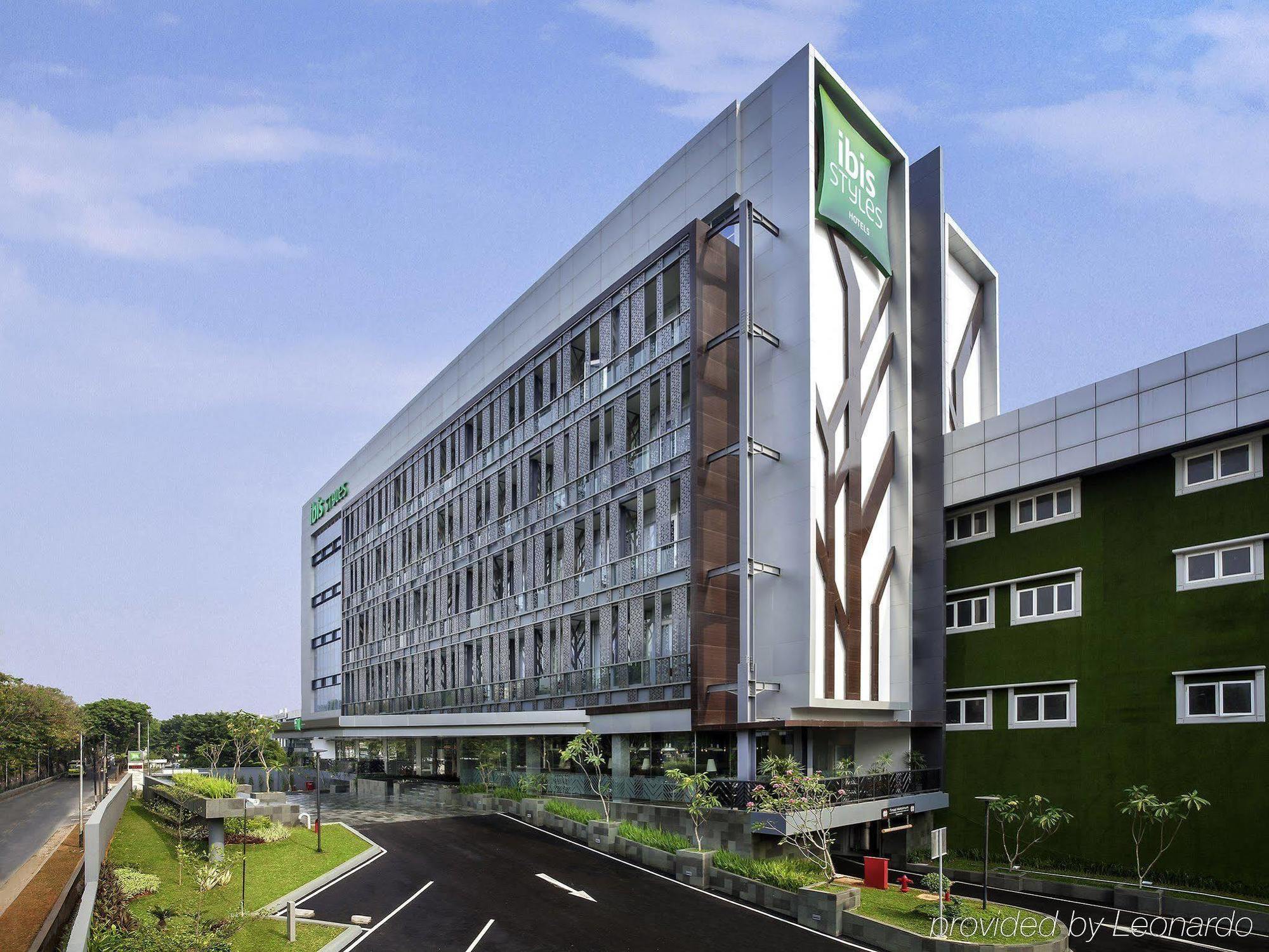 Ibis Styles Jakarta Sunter Buitenkant foto