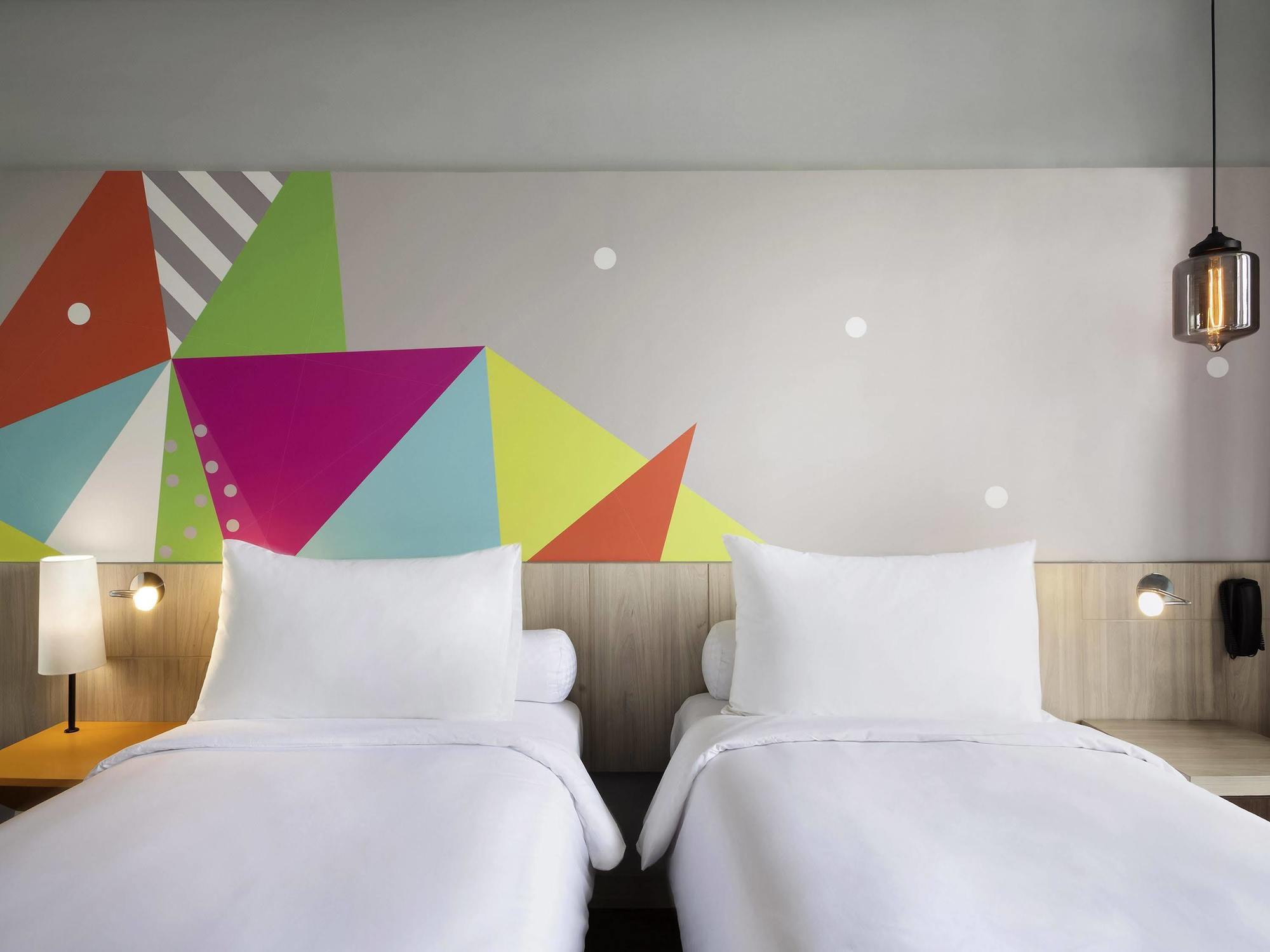 Ibis Styles Jakarta Sunter Buitenkant foto